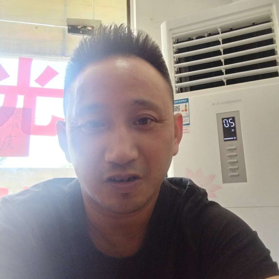铃铛蹙眉平淡的照片