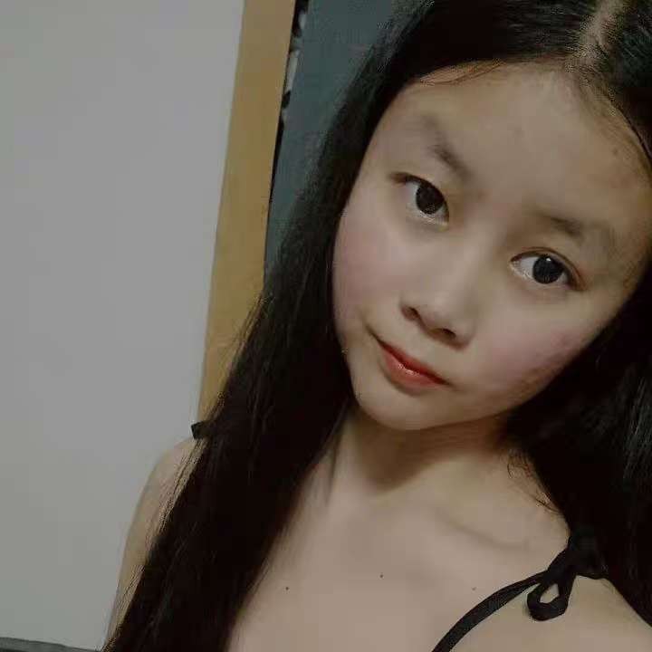 勤恳挽手女王的照片