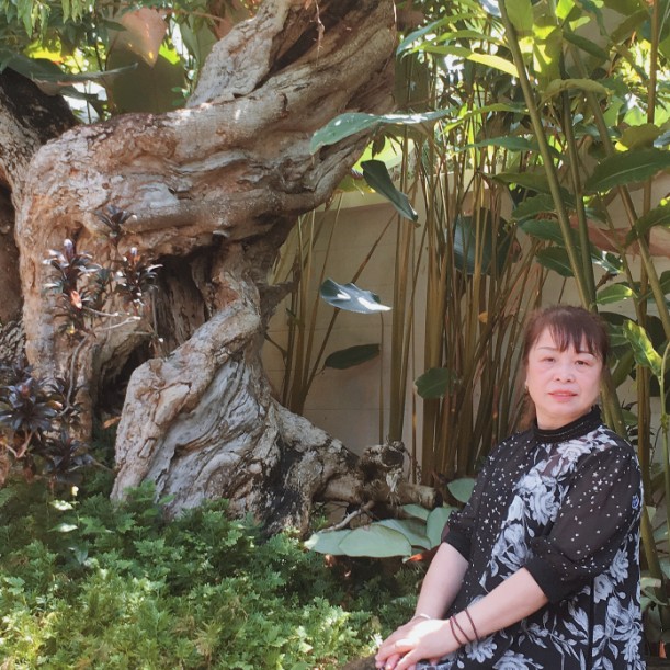 春媱凝眸秀丽的照片