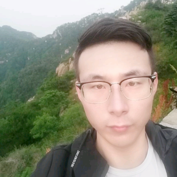 青琯冷酷的照片