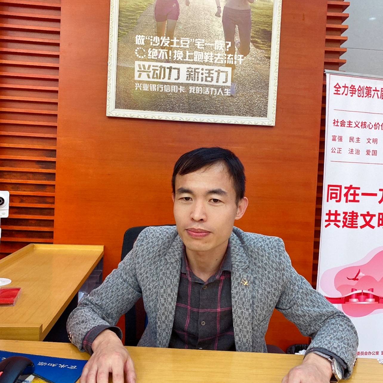 君临天下威风凛凛的照片