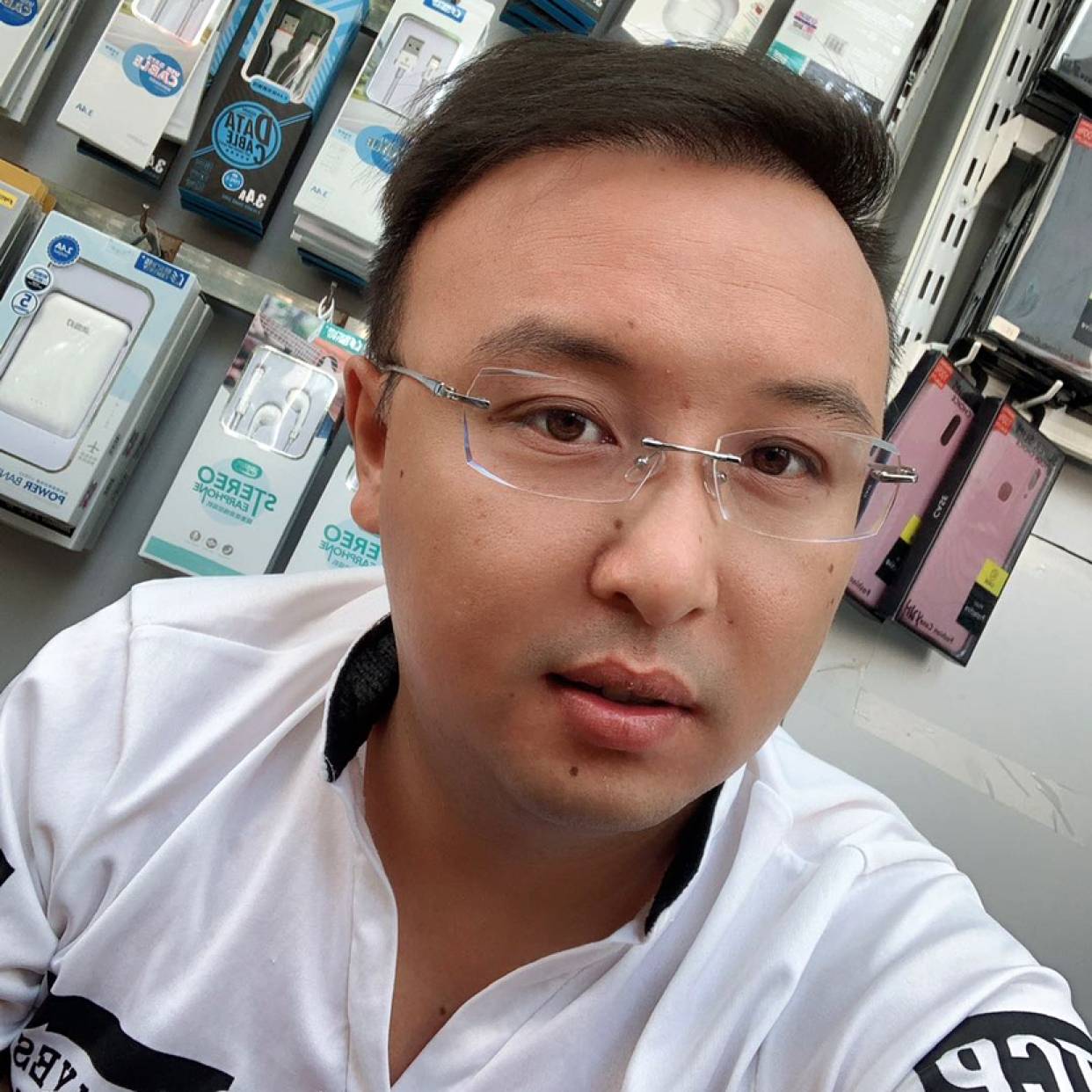 张 ，先生的照片