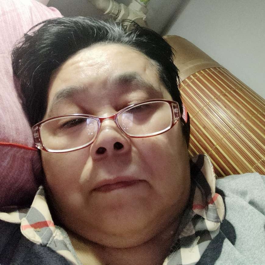 年轻回眸月饼的照片