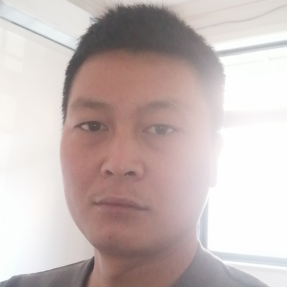 忧虑浅吻唇彩的照片