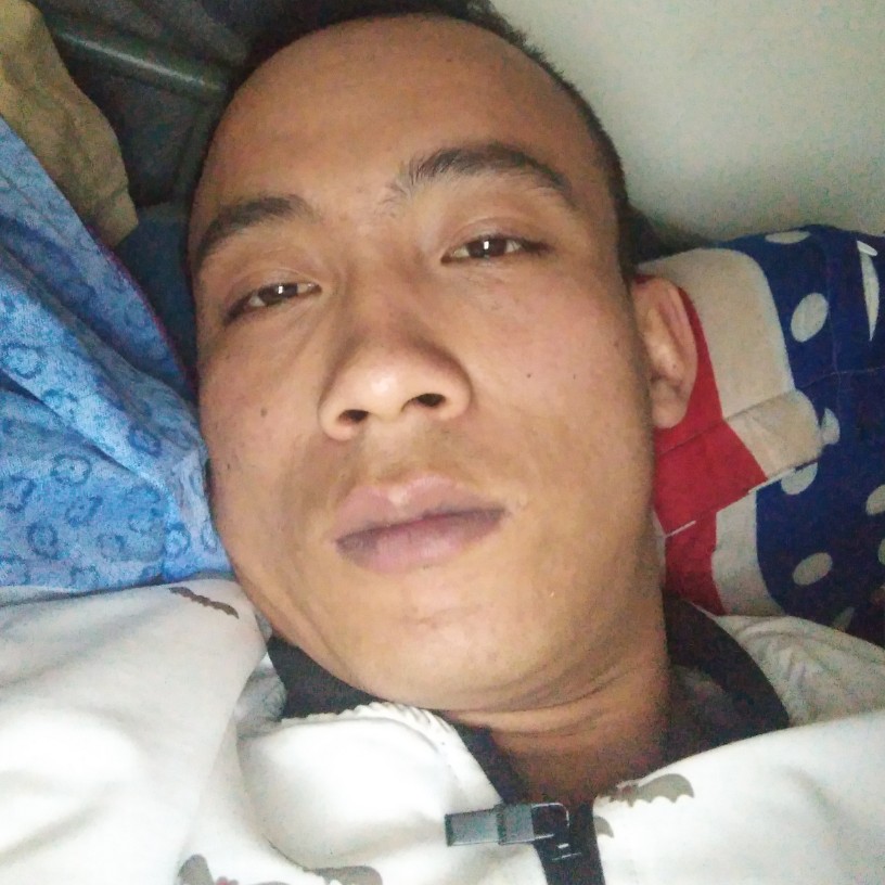 魁梧請手套的照片