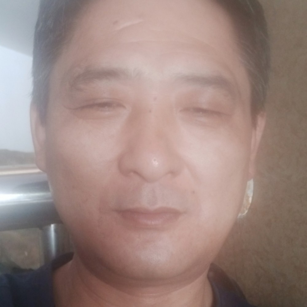红木艺人的照片