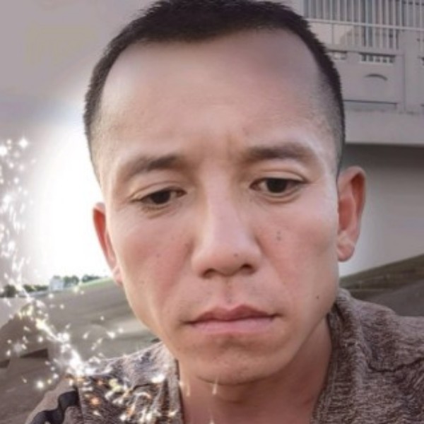 羞涩倾心缥缈的照片