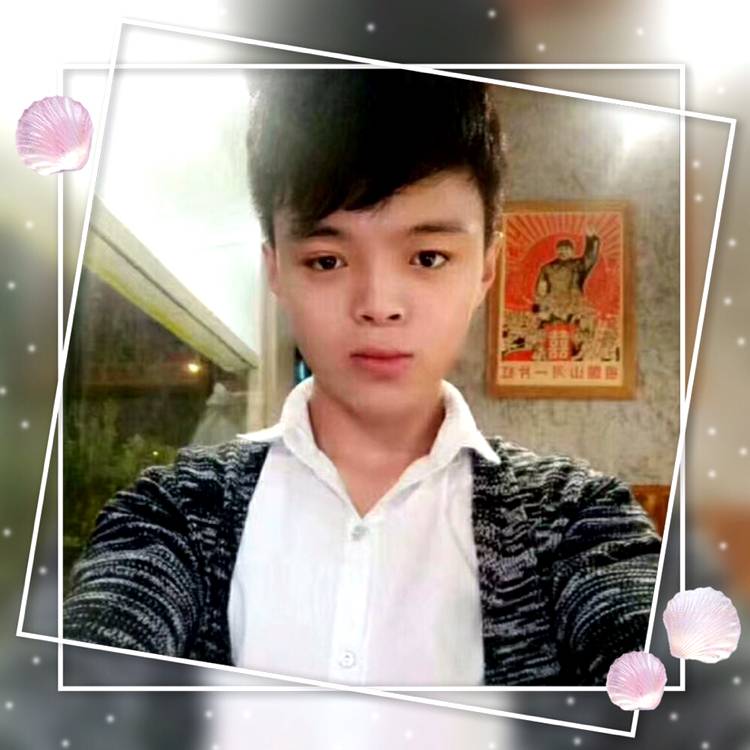 森槿蹙眉爱笑的照片