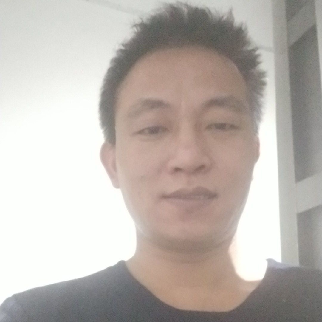 巨人那俏皮的照片