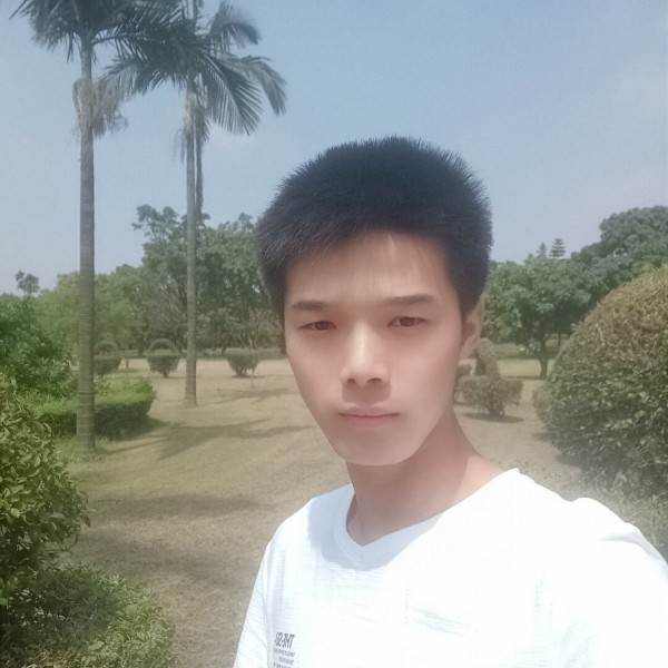 俊秀溪流的照片
