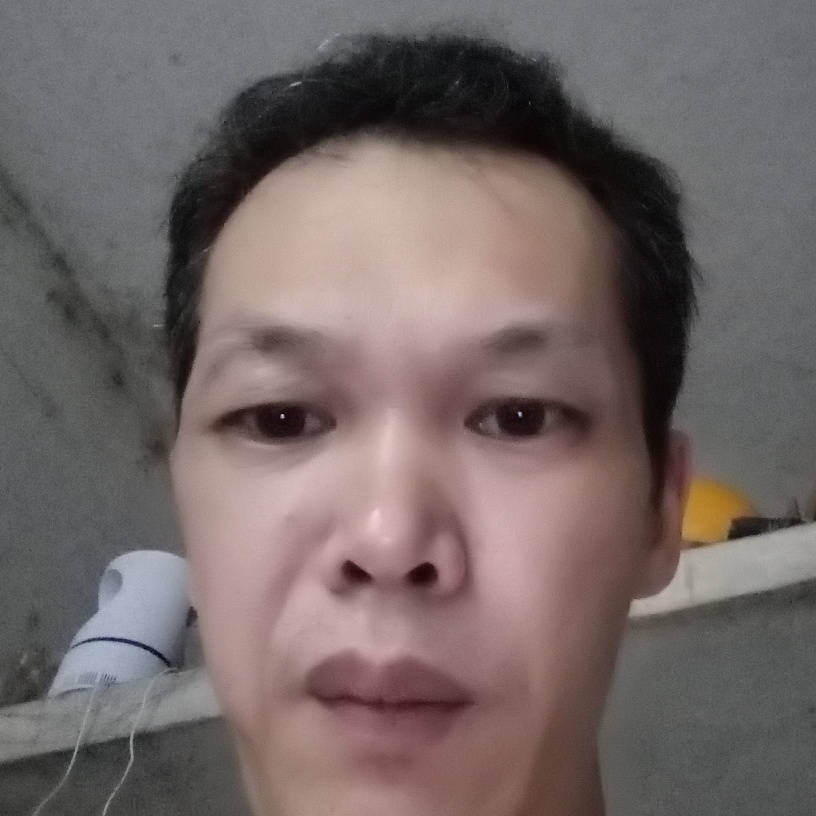 星雨挽手震动的照片