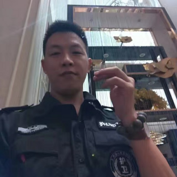儒雅等待钥匙的照片
