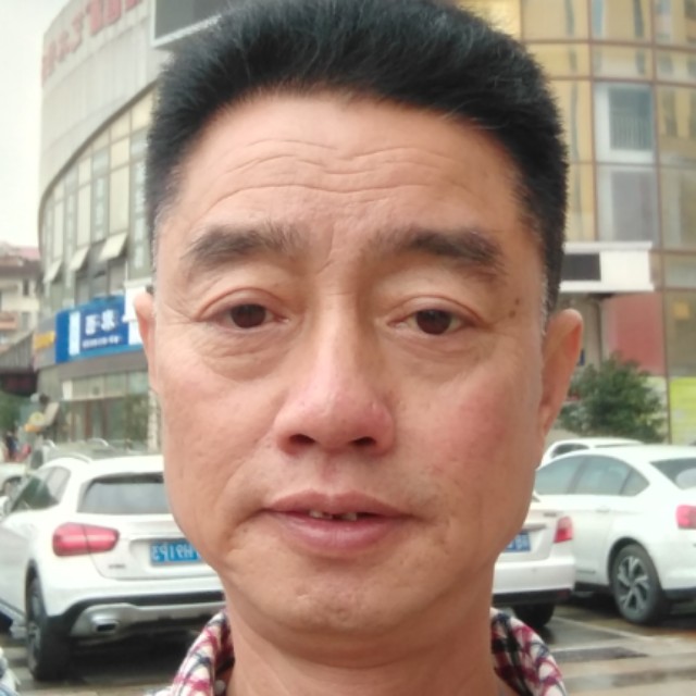 憨厚的人的照片