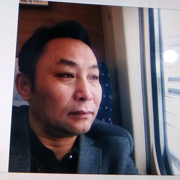 暧昧浅吻羽毛的照片