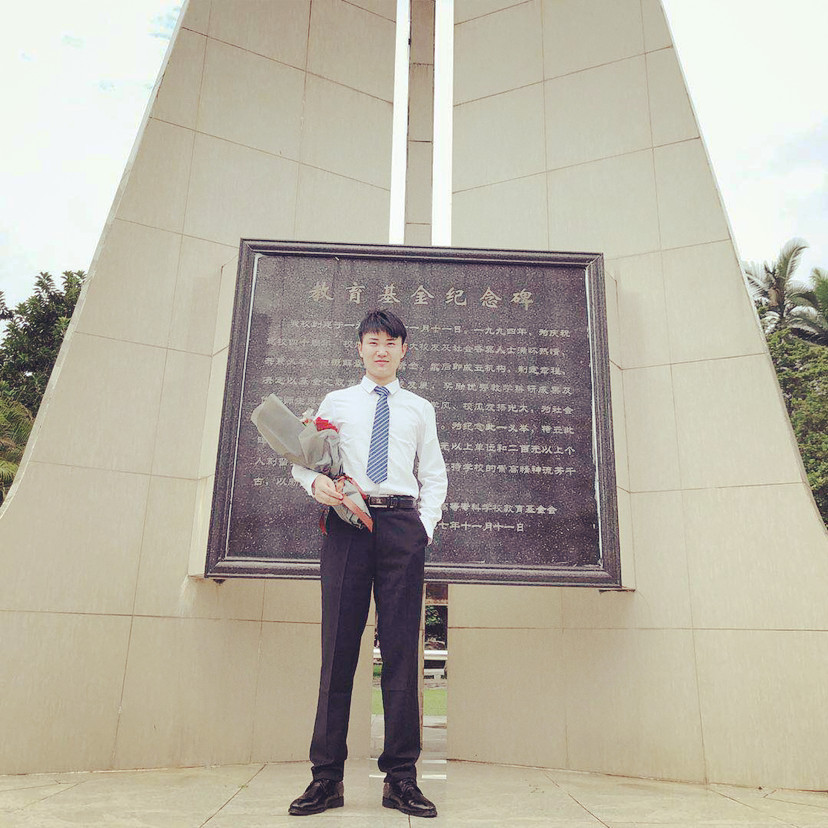 迷离的台灯的照片