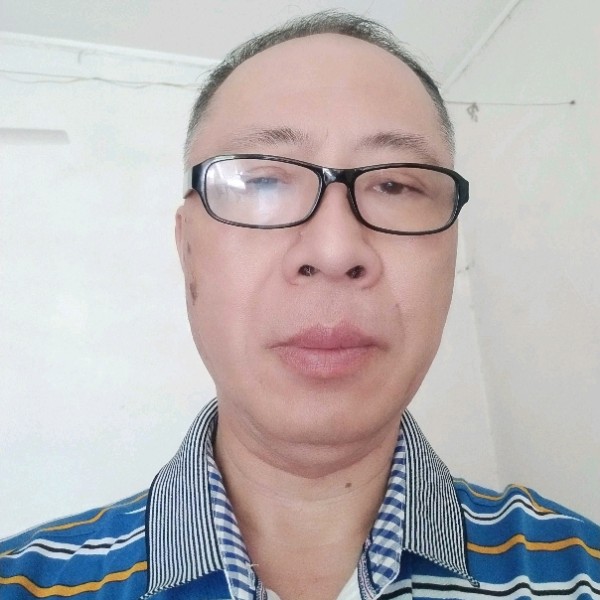 绿草怕黑的照片