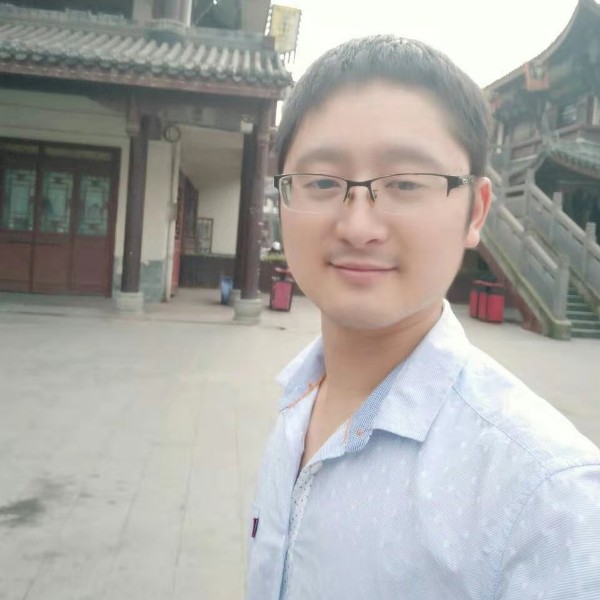 轻喃。的照片