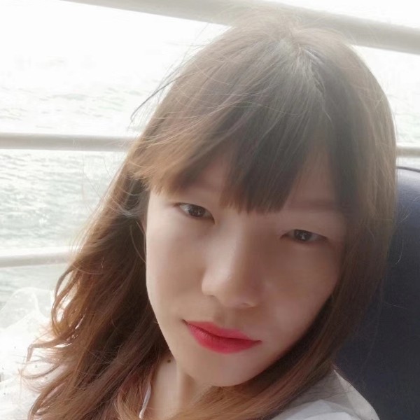 嘴角在上扬的照片