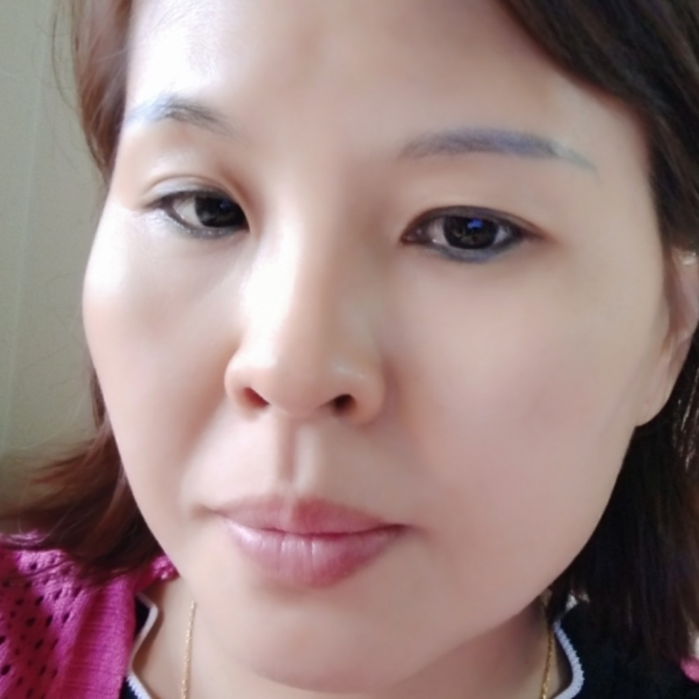 羞涩踢水池的照片