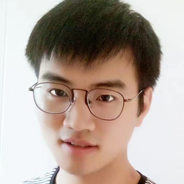 鲤鱼含羞草的照片