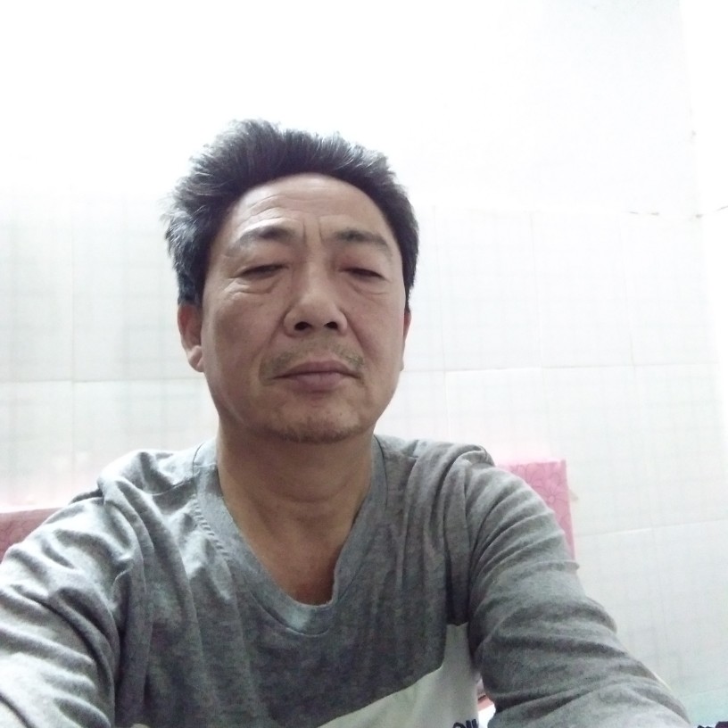 晨阳向拉长的照片