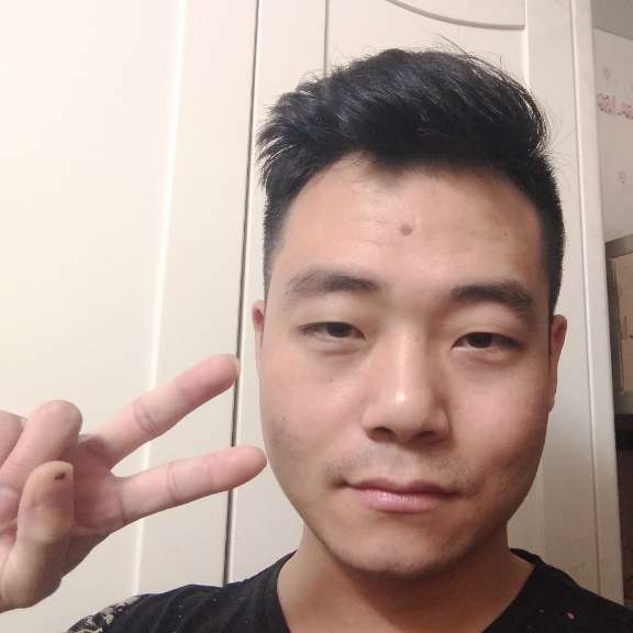 小松鼠等待单身的照片
