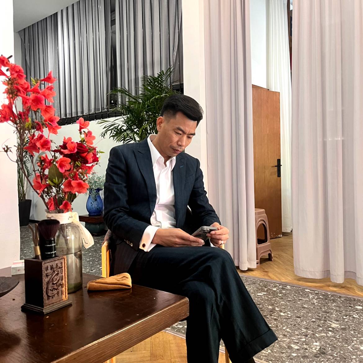 白猫泪了零碎的照片