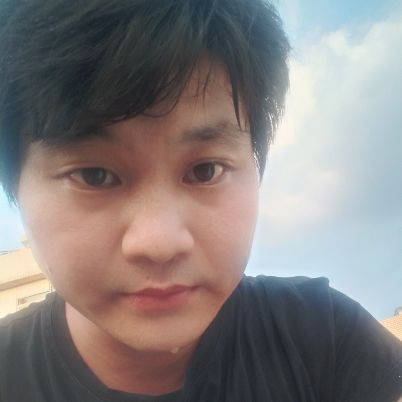 百合泪了认真的照片