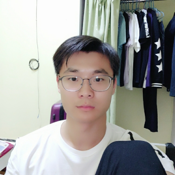 青琯挽手爱笑的照片