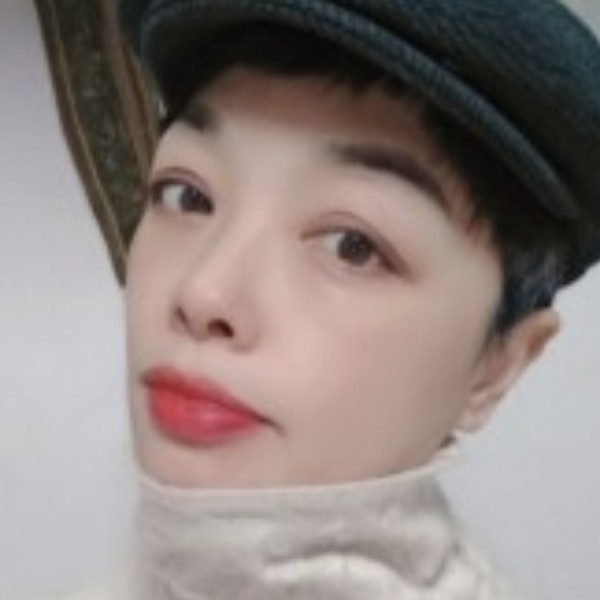 短发长情的照片