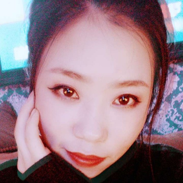 再听已是曲中人的照片