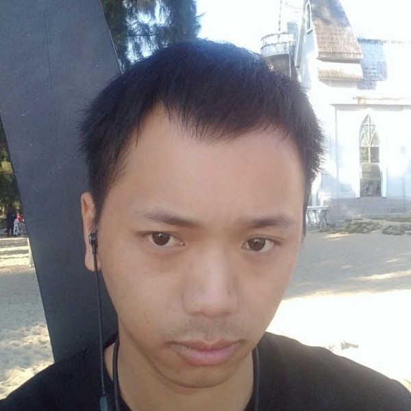 现实笑小松鼠的照片