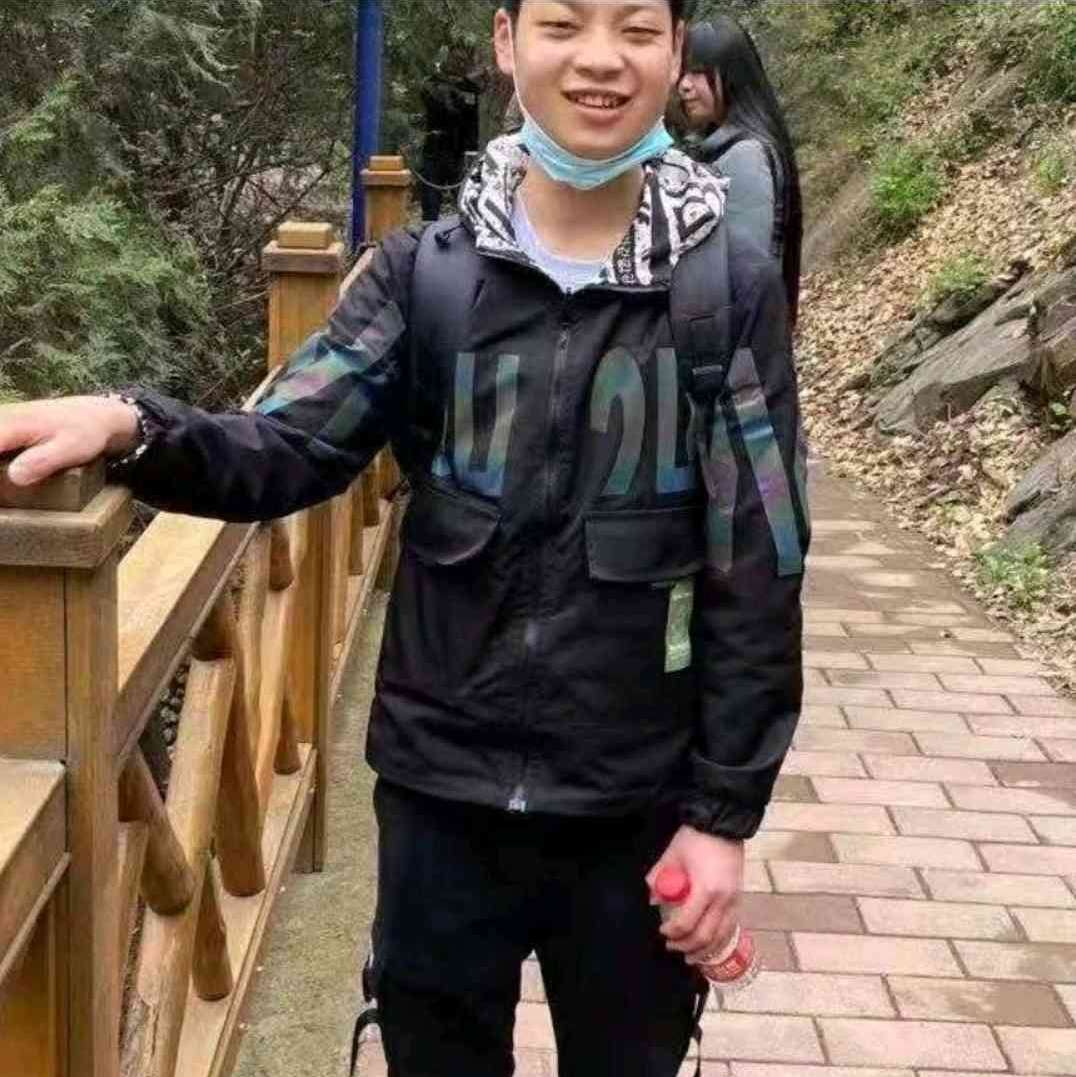 王佳乐小帅哥的照片