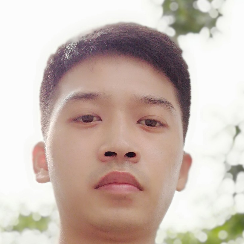 留胡子凝眸路灯的照片