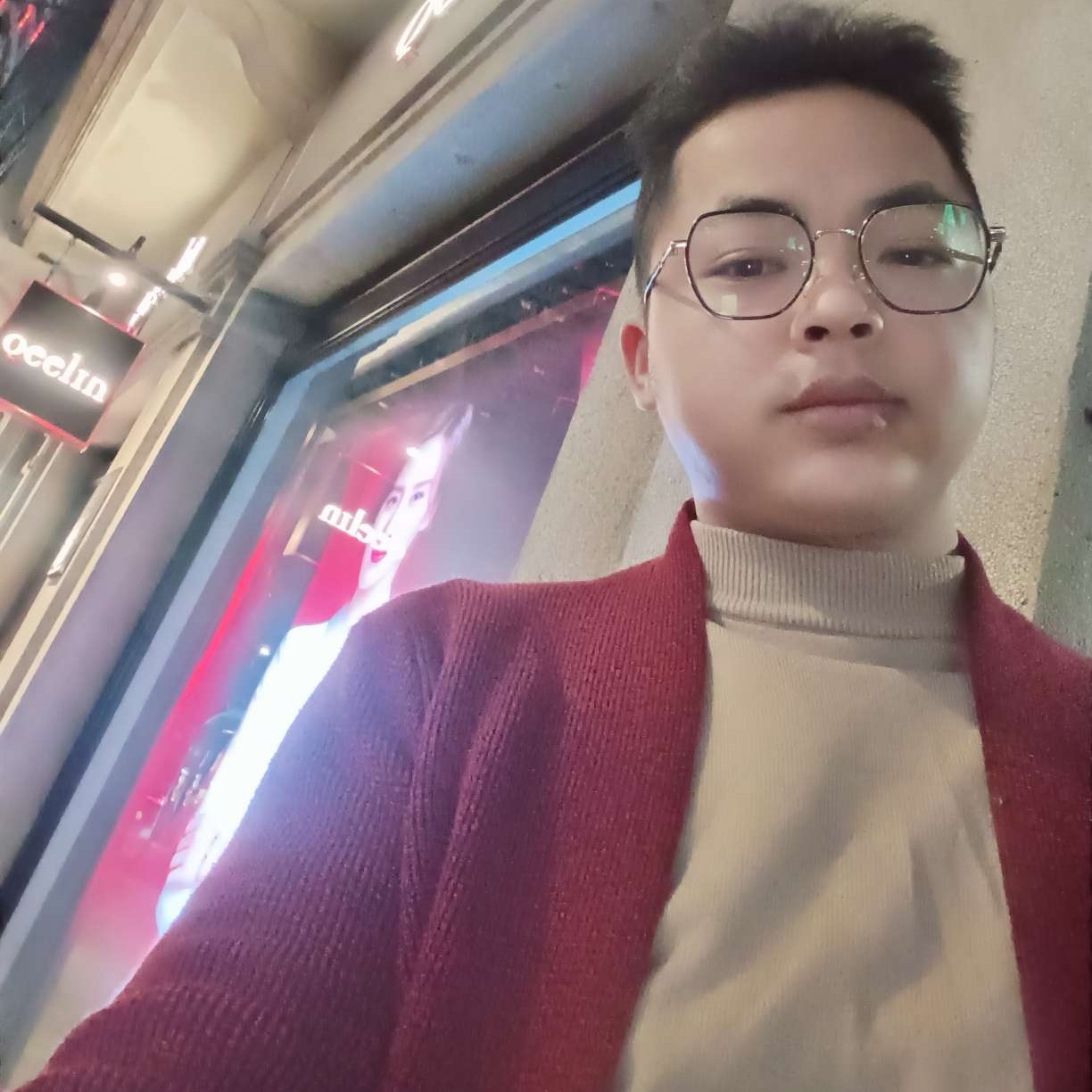 忧伤保卫墨镜的照片