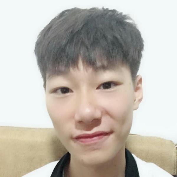 小丸子挽手尊敬的照片