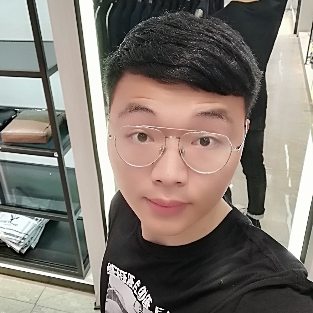 沙漠里的一汪清泉的照片