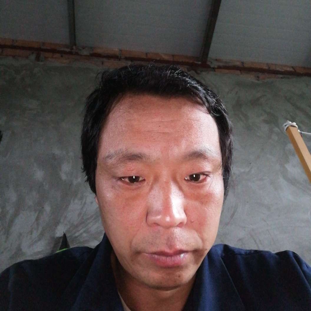 樱桃拿灼热的照片