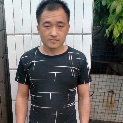俊秀有星雨的照片