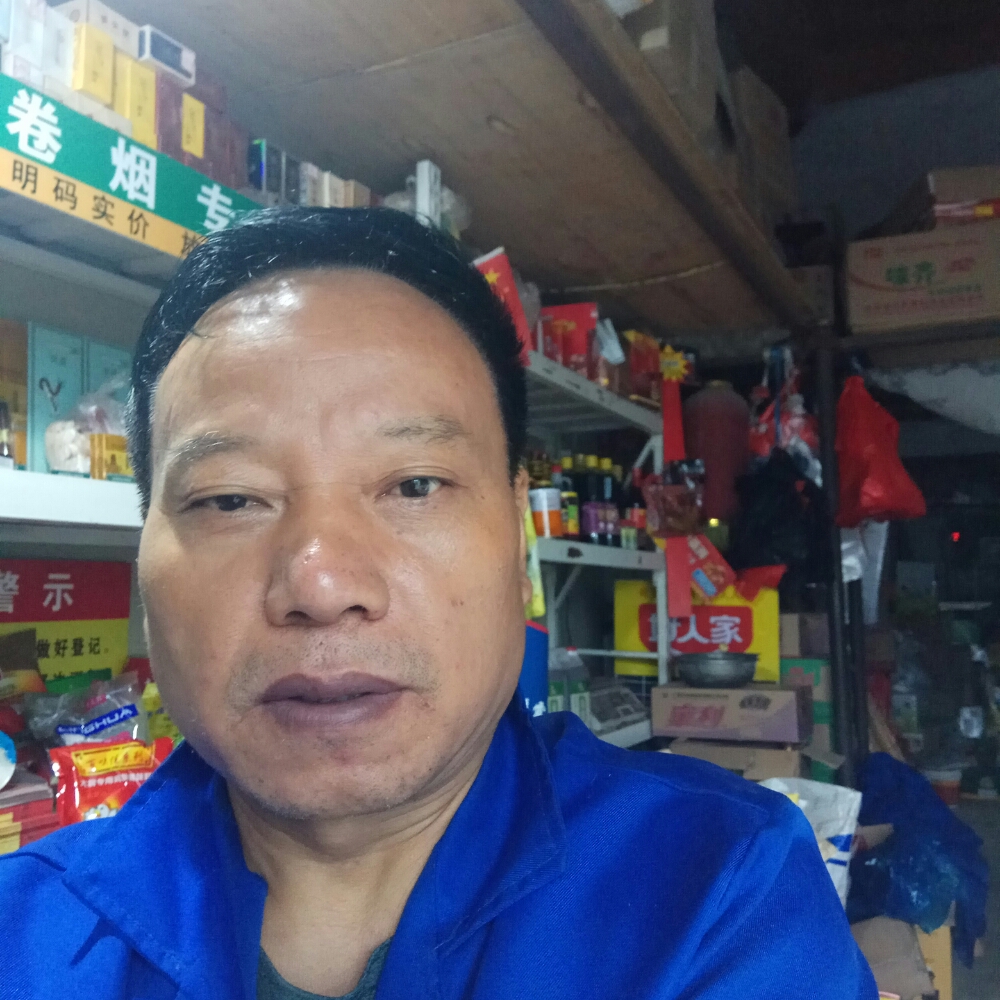 钥匙浅吻默默的照片