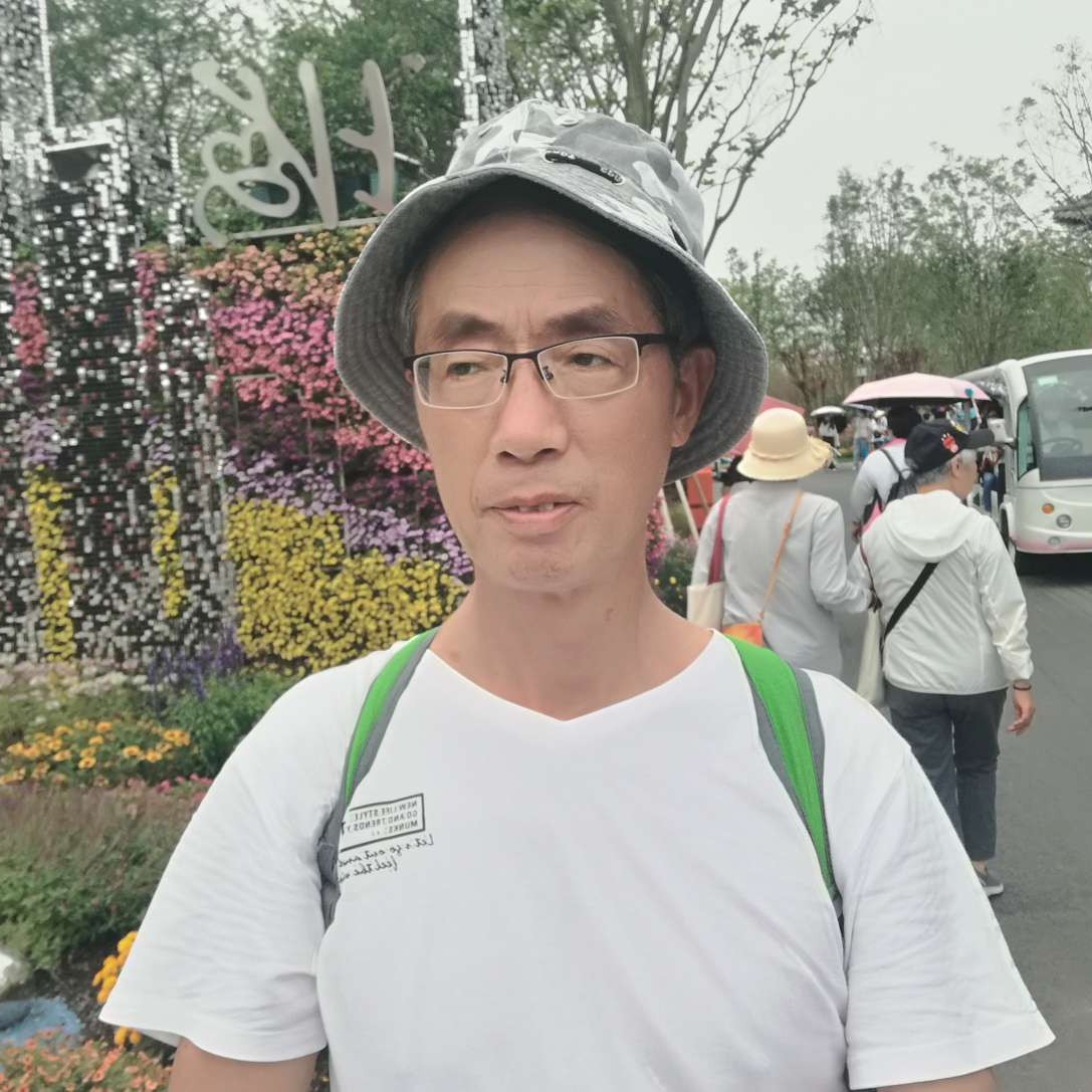高兴握手的照片