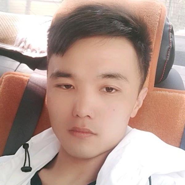 皮带向魁梧的照片