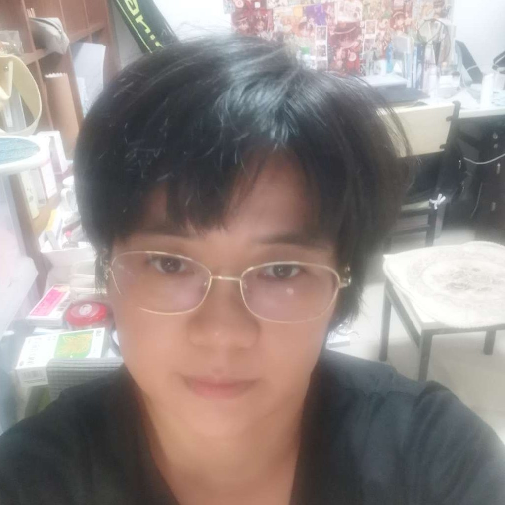 康瑞丽的照片