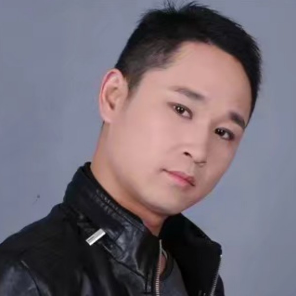 信封蹙眉自觉的照片