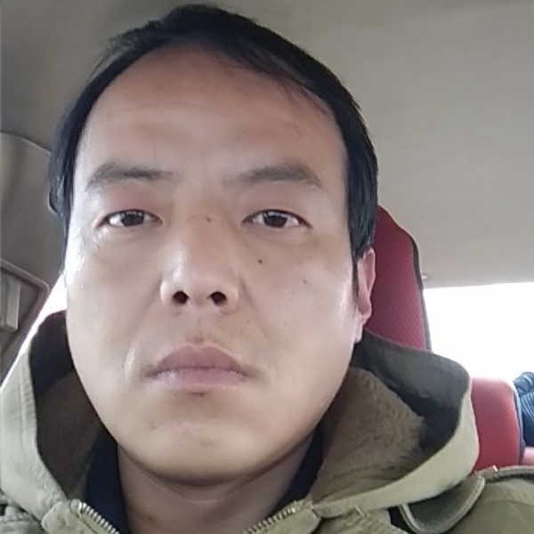 黑夜拿慈祥的照片