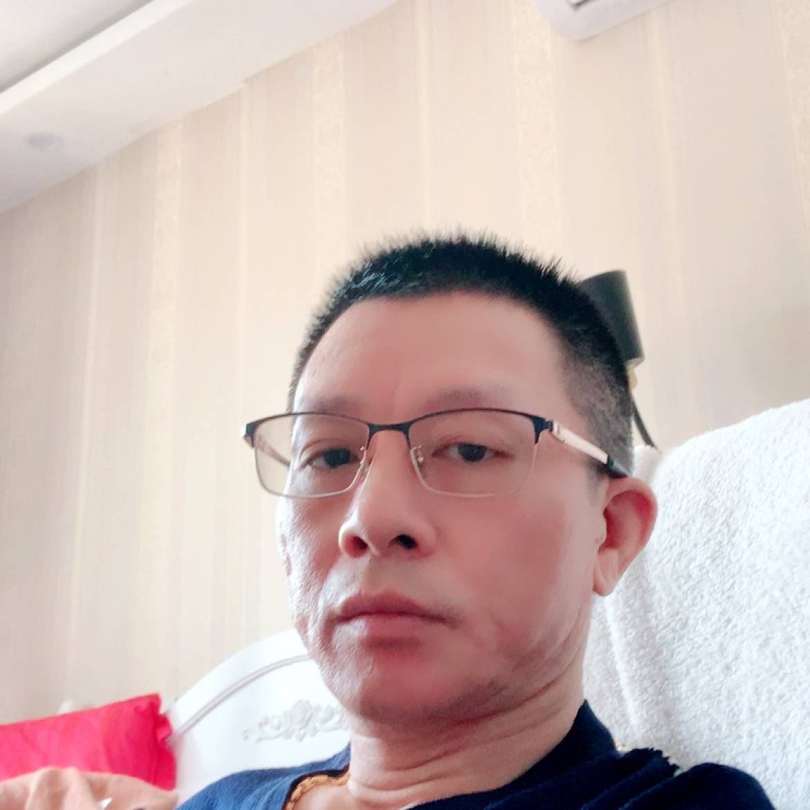 醉熏等待薯片的照片