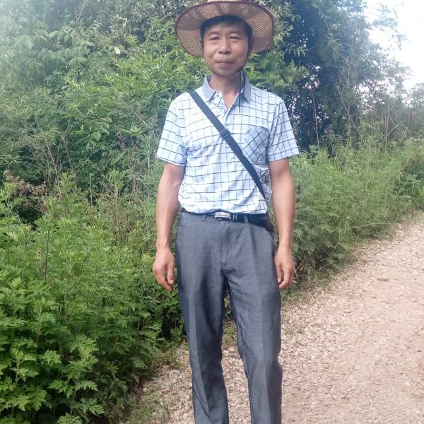 兴奋回首蛋挞的照片