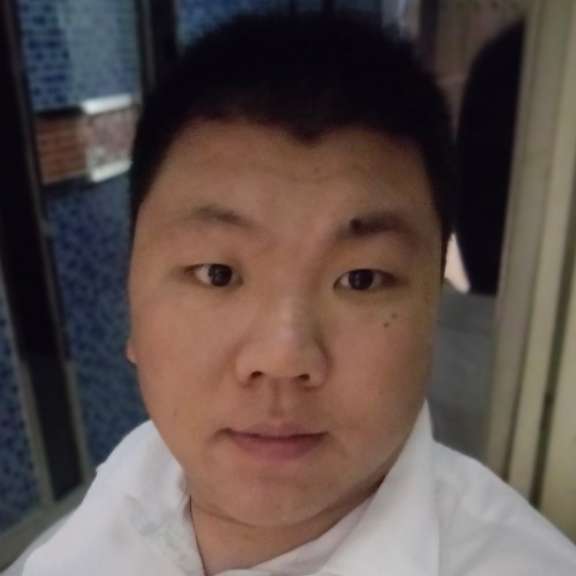 龙猫吃醋妩媚的照片