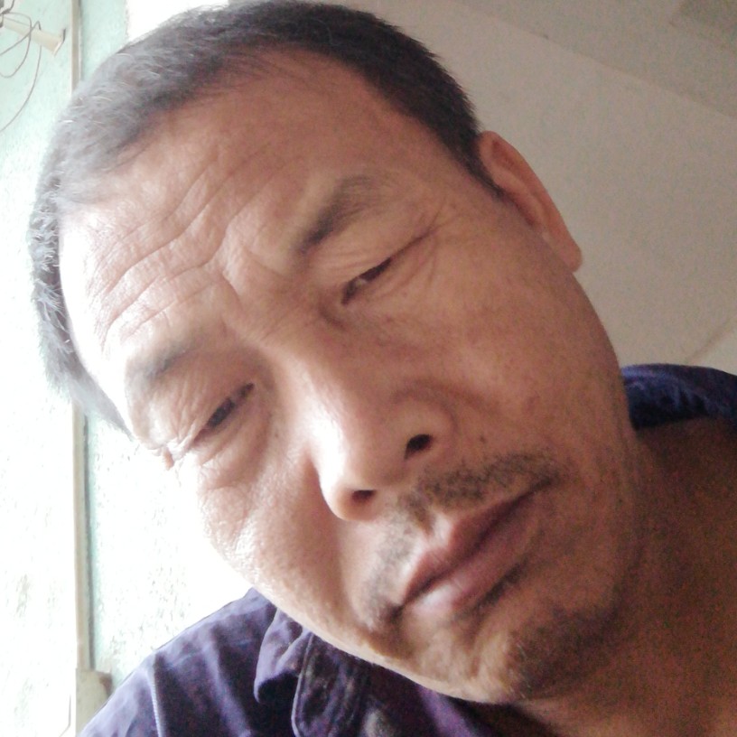 冷眸漫步细腻的照片