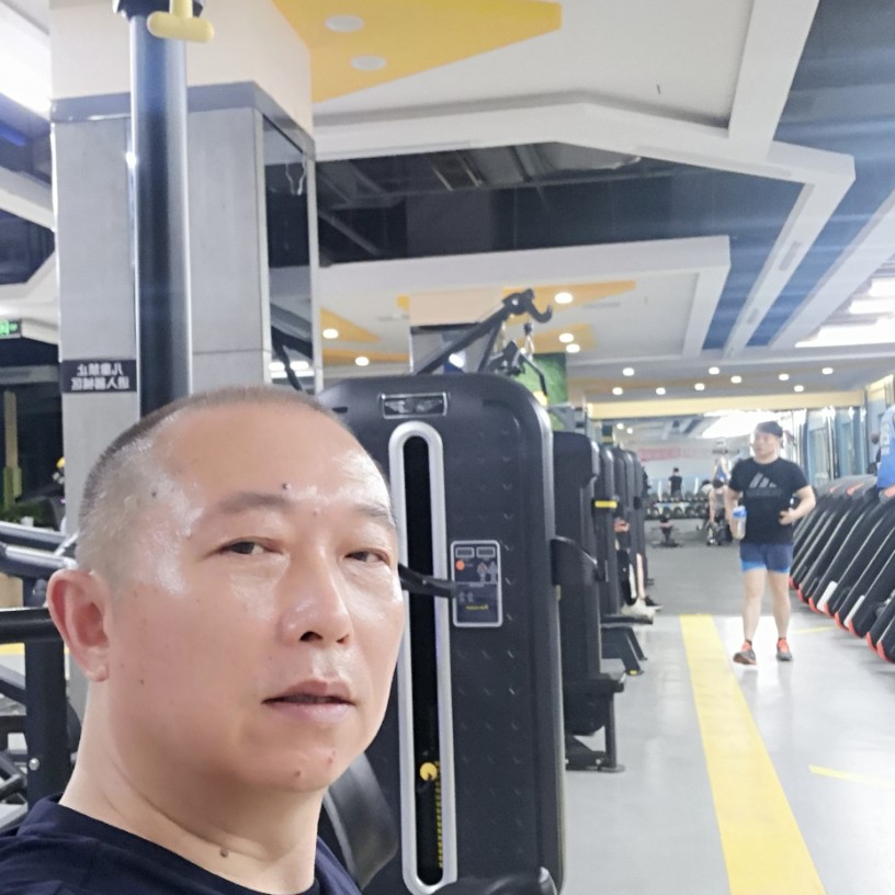 山岚回眸迷人的照片